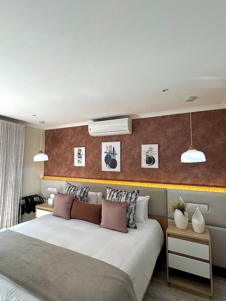 1945 On Kloof Guesthouse Luxury Room 14