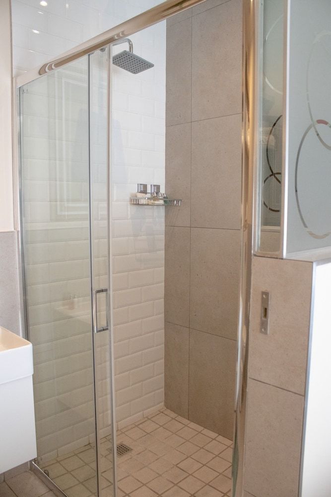 1945 On Kloof Guesthouse Luxury Room 7