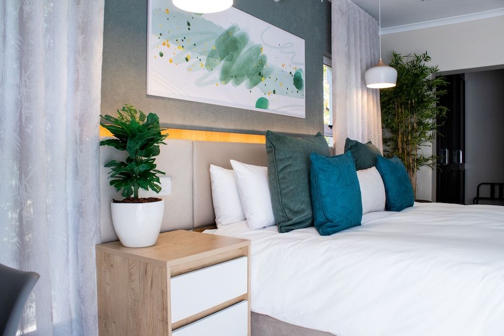 1945 On Kloof Guesthouse Superior Room 2