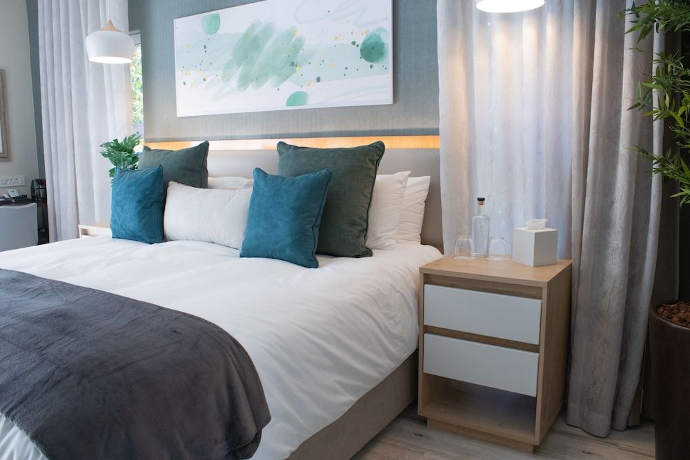 1945 On Kloof Guesthouse Superior Room 9