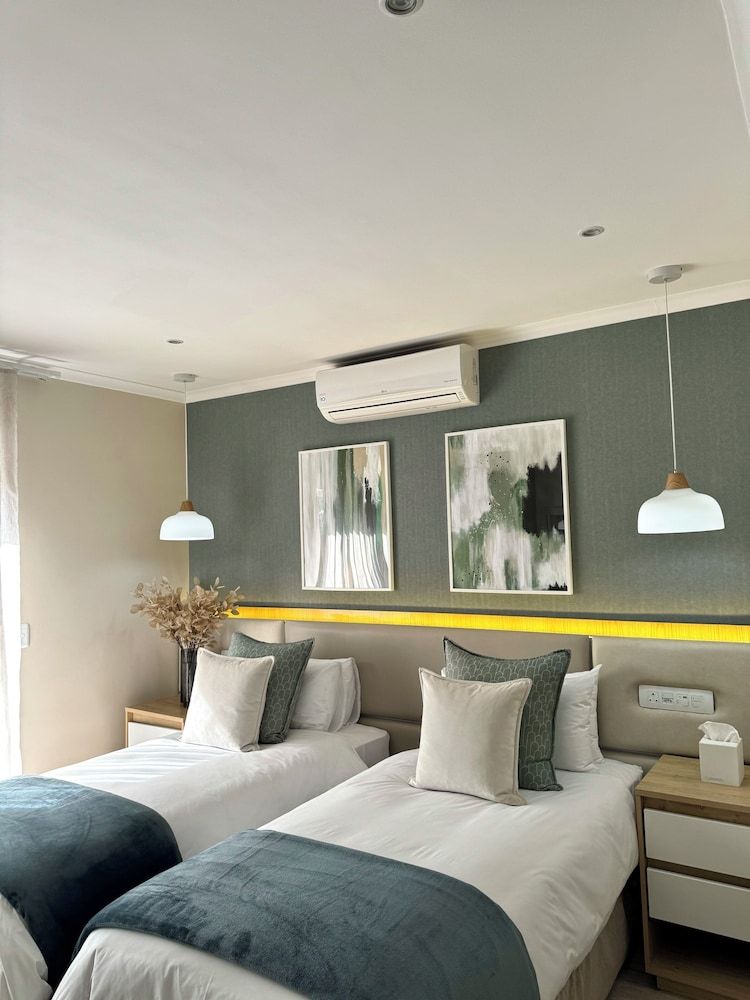 1945 On Kloof Guesthouse Luxury Room 15