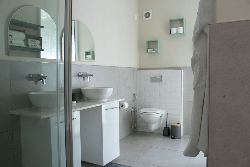 1945 On Kloof Guesthouse Superior Room 3