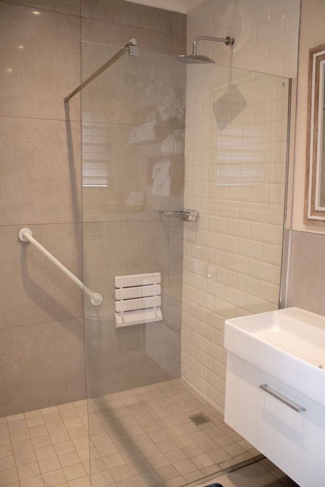 1945 On Kloof Guesthouse Deluxe Room 6