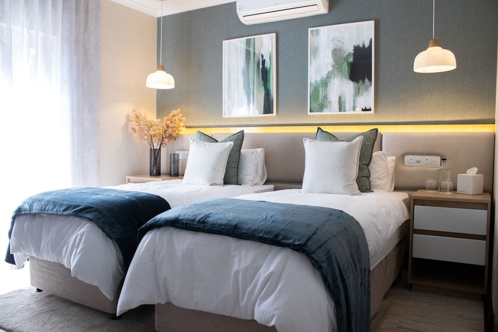 1945 On Kloof Guesthouse Luxury Room 2