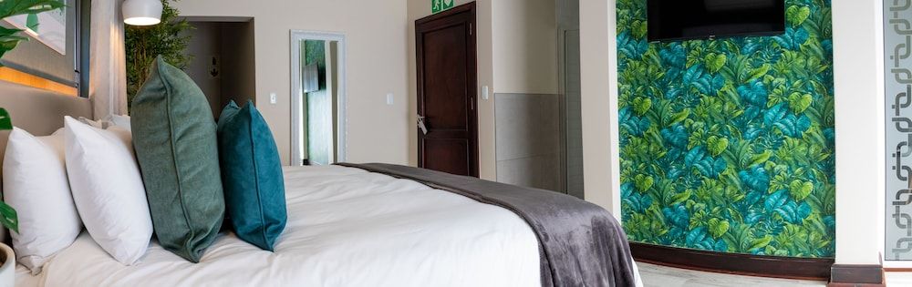 1945 On Kloof Guesthouse Superior Room 5