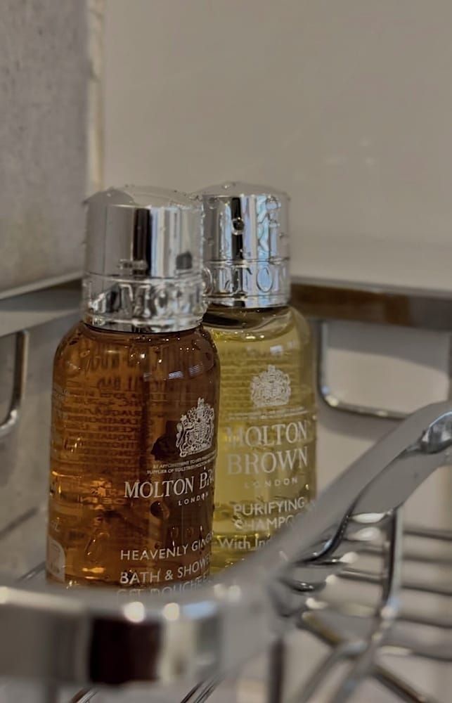 1945 On Kloof Guesthouse Deluxe Room 13