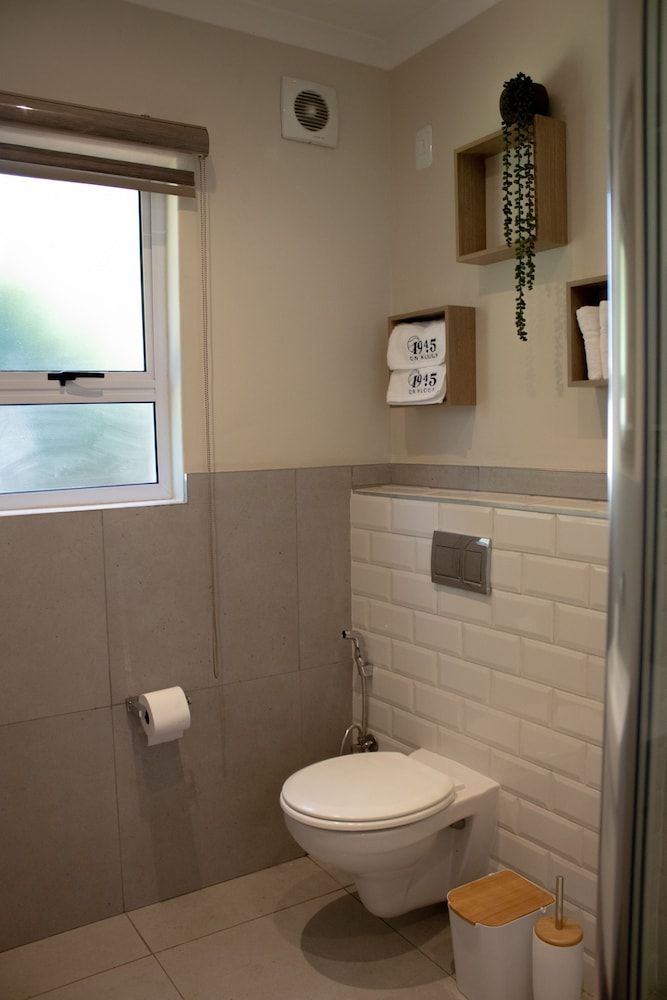 1945 On Kloof Guesthouse Luxury Room 10