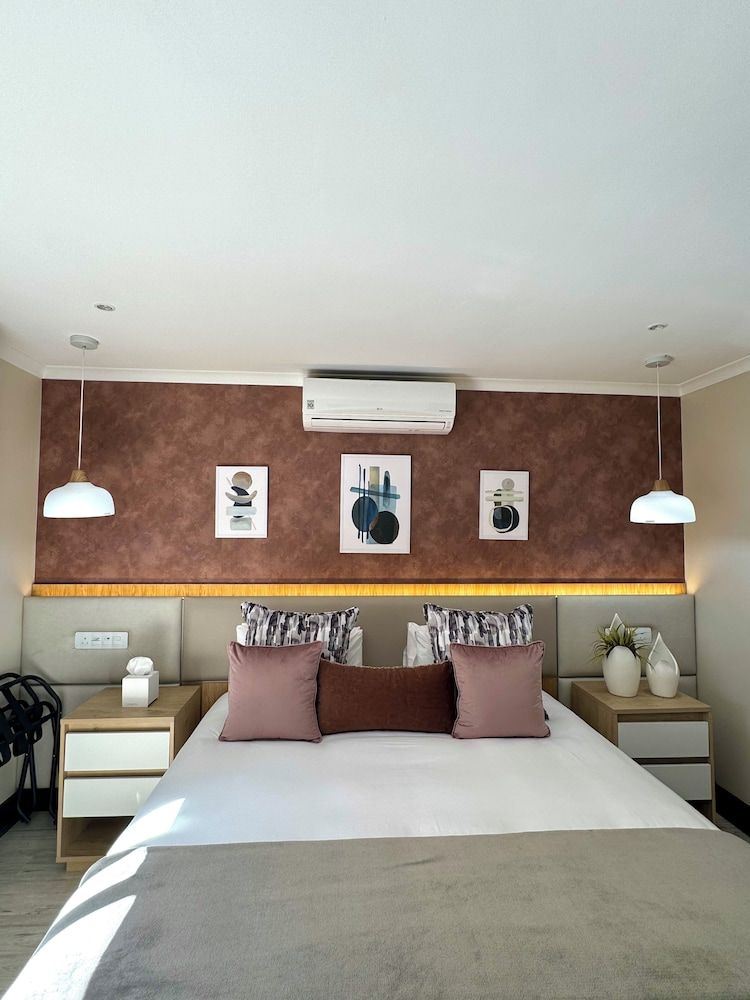 1945 On Kloof Guesthouse Luxury Room 19