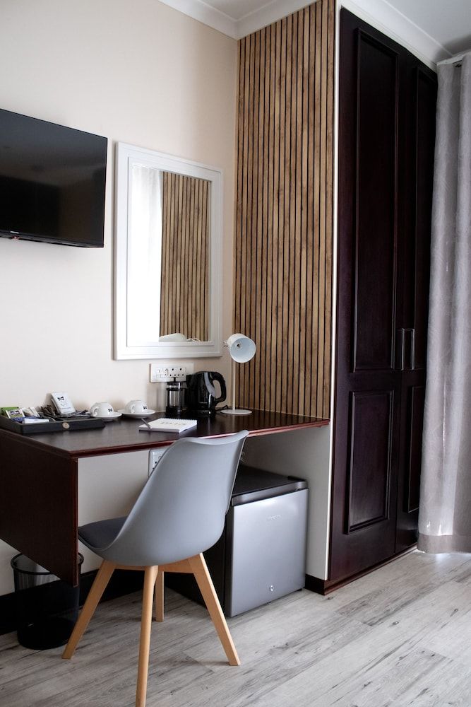 1945 On Kloof Guesthouse Luxury Room 5