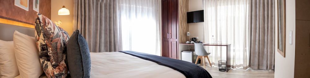 1945 On Kloof Guesthouse Deluxe Room 7