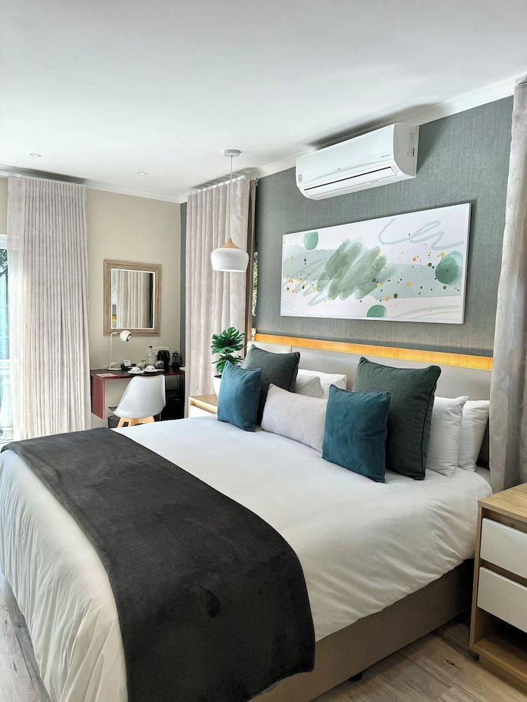 1945 On Kloof Guesthouse Superior Room 10