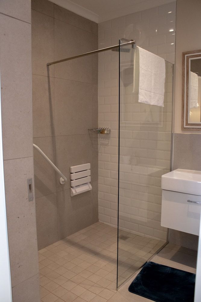 1945 On Kloof Guesthouse Deluxe Room 5