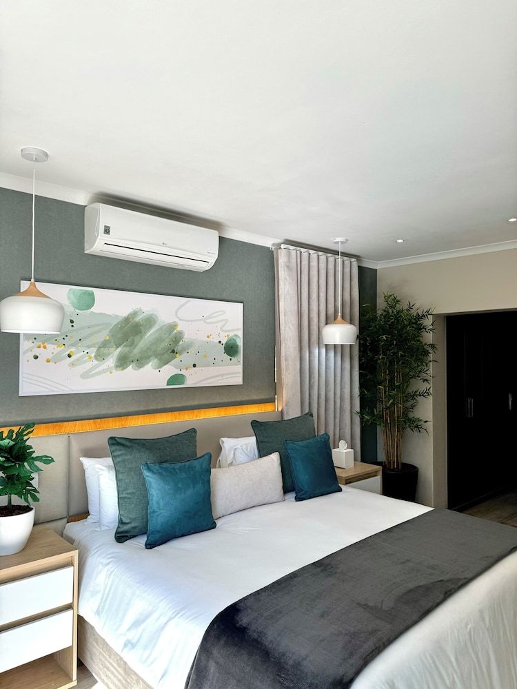 1945 On Kloof Guesthouse Superior Room 13