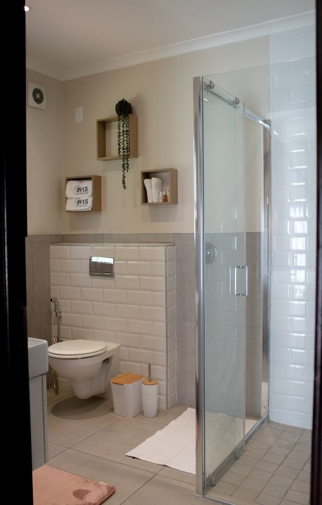 1945 On Kloof Guesthouse Luxury Room 4