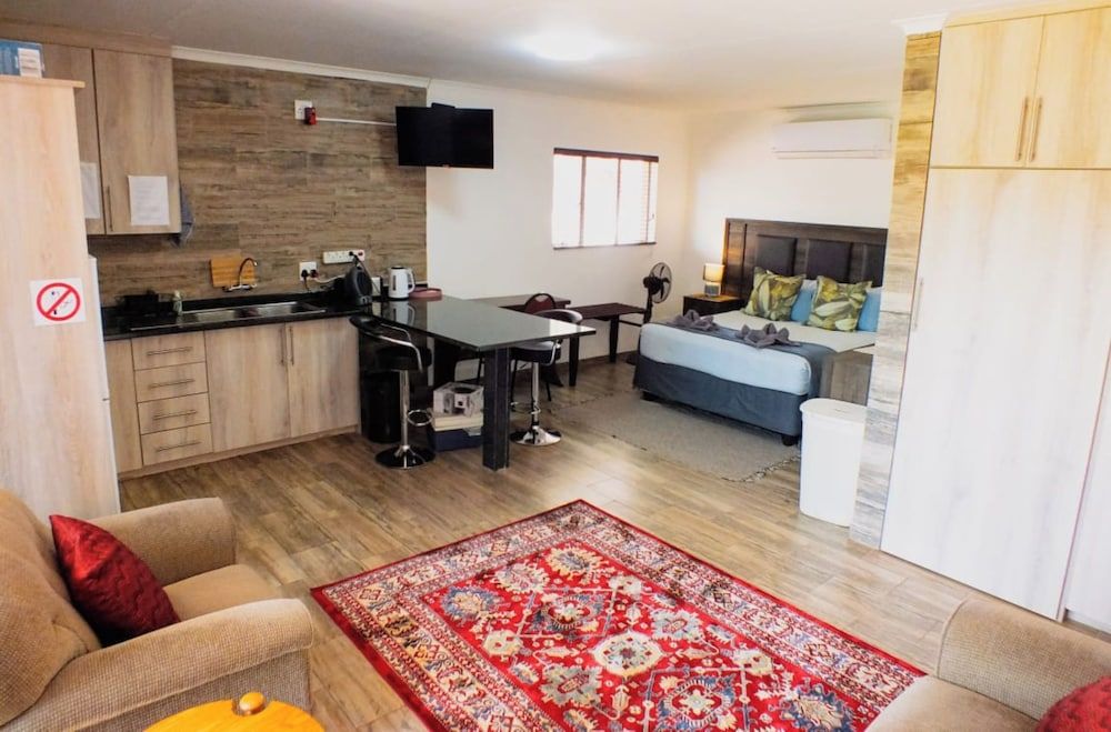 White Silo Accommodation Double Room (Rhino) 7