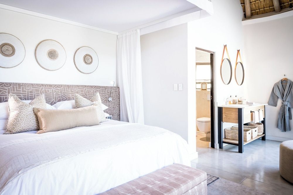 Serondella Safari Lodge Luxury Room, 1 King Bed 3