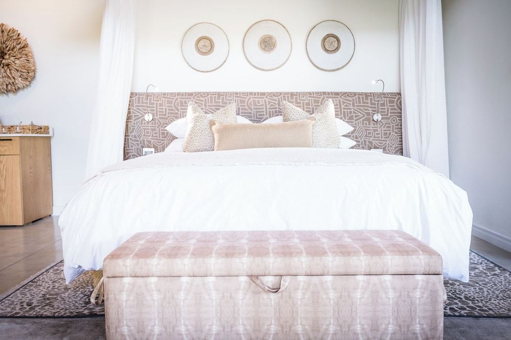 Serondella Safari Lodge Luxury Room, 1 King Bed 2
