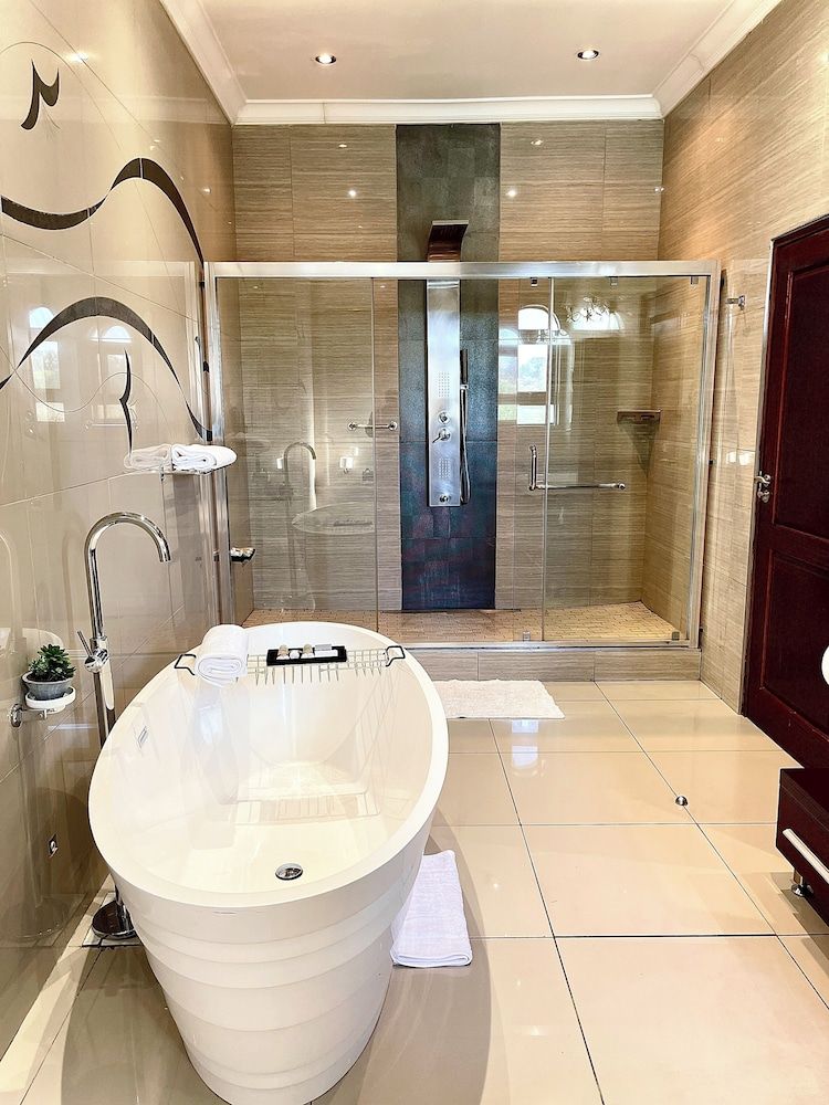 Villa Tasha Luxury suites Deluxe Double Room 4