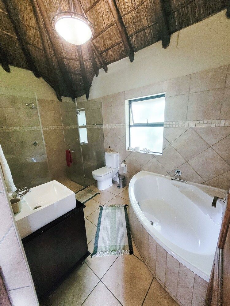 Blue Hills Lodge & Conference Centre Deluxe Suite 8