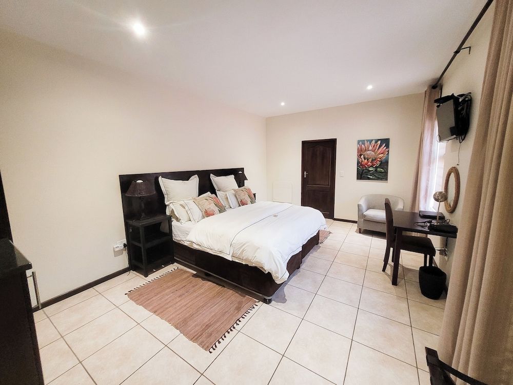 Blue Hills Lodge & Conference Centre Deluxe Room 2