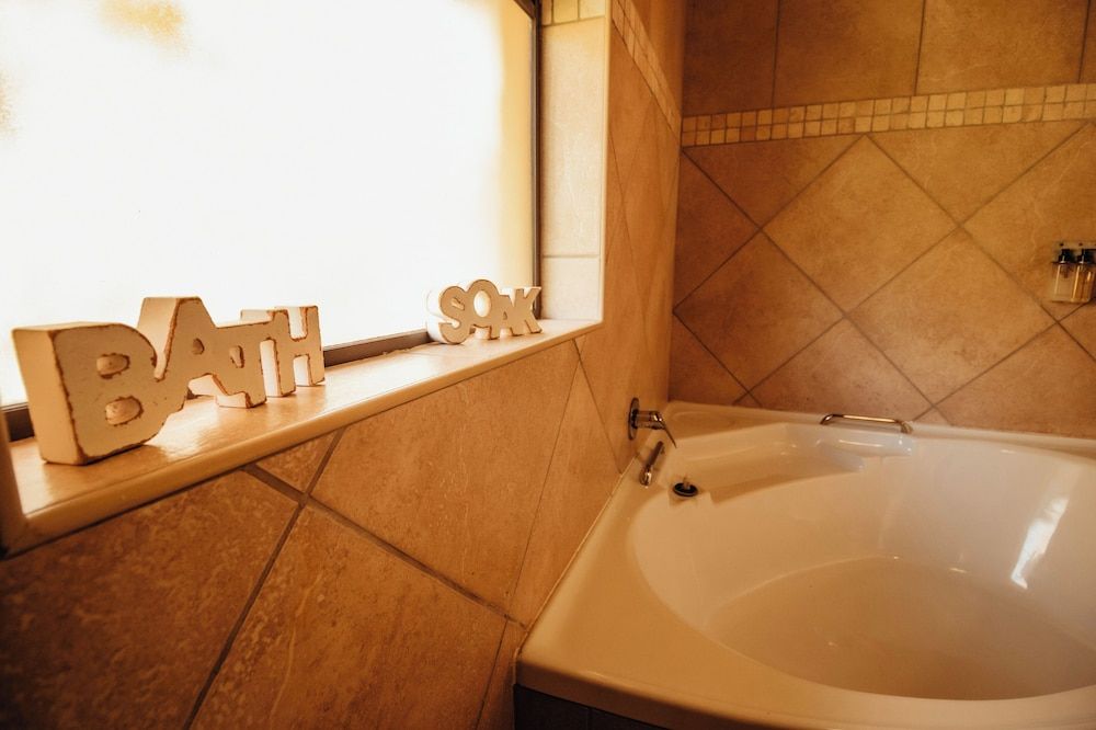 Blue Hills Lodge & Conference Centre Deluxe Suite 10