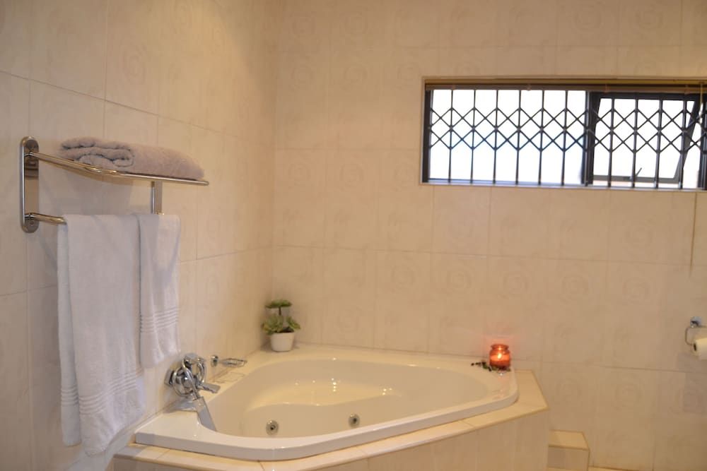 Hush Guest House Business Single Room 7