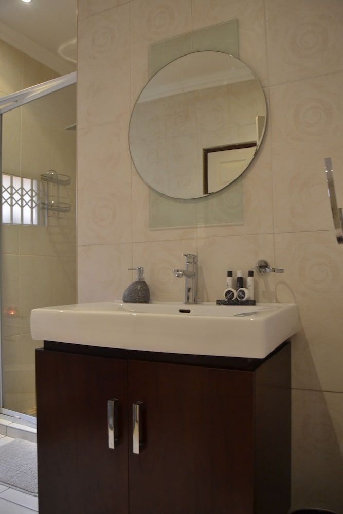 Hush Guest House Business Single Room 8