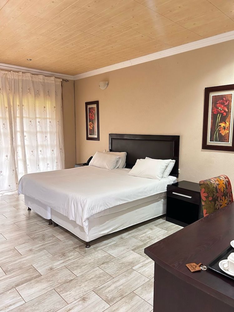 Zororo Lodge Deluxe Room 2