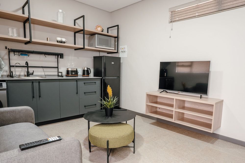 80 on Thabo Executive Apartment 4