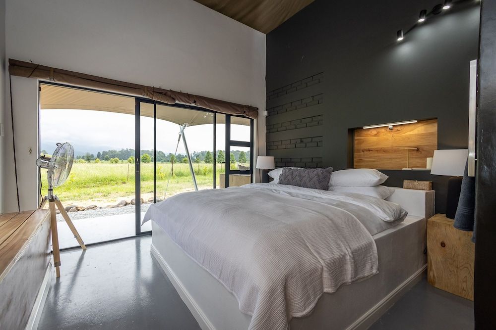 Belvidere Country Estate Premium Tent, 2 Bedrooms, Sauna, Mountain View 3