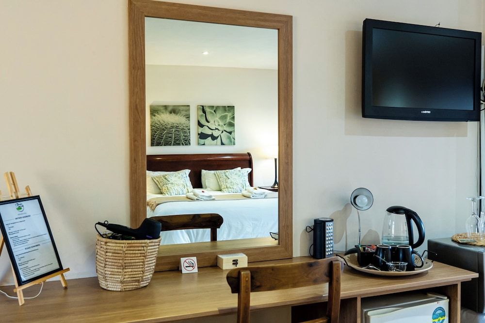 7th Hole Golf Lodge Luxury Room 6