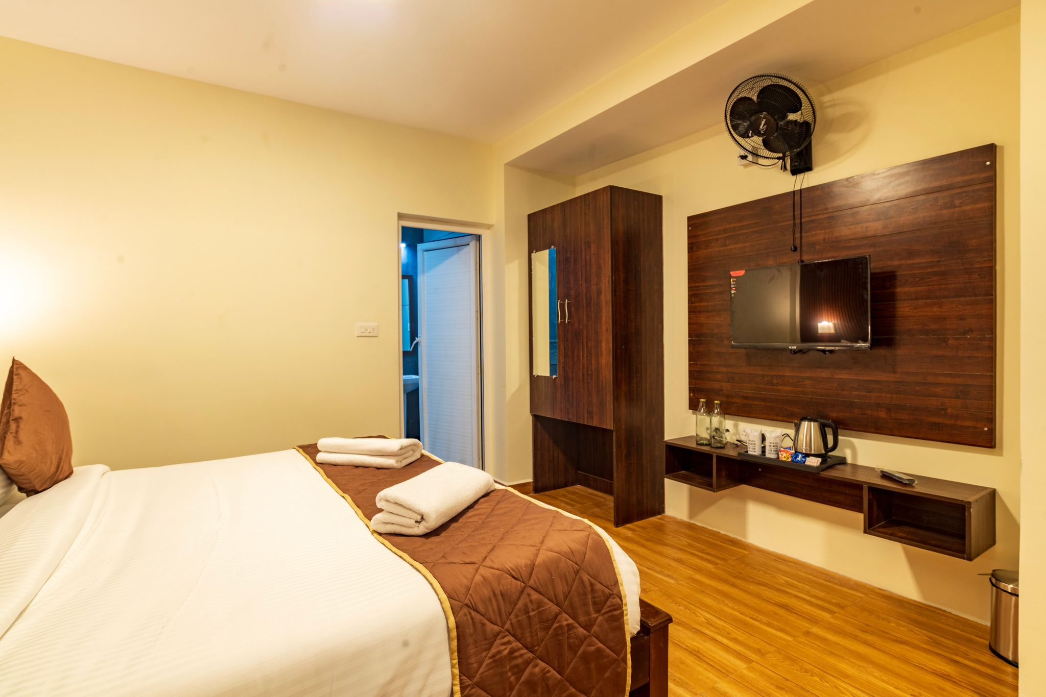 Warmth Streamside Serenity Resort Deluxe Mountain View 8