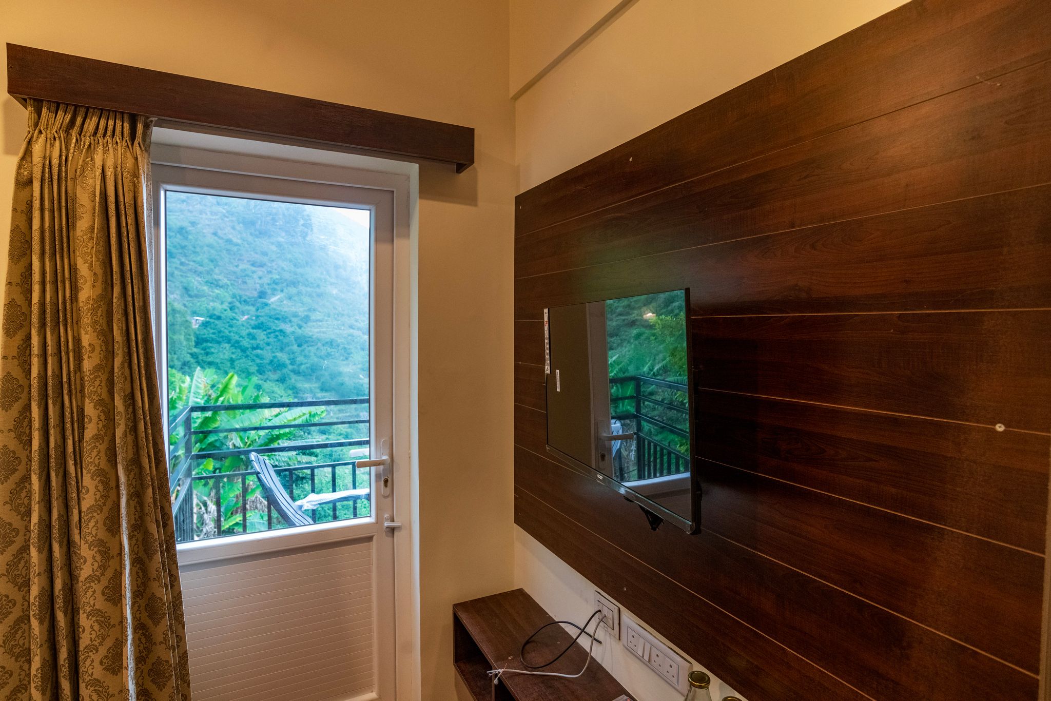 Warmth Streamside Serenity Resort Deluxe Mountain View 6