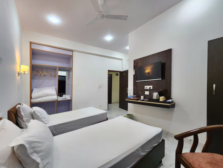 Dorjee House & Rooftop Cafe Twin Room with Balcony 6