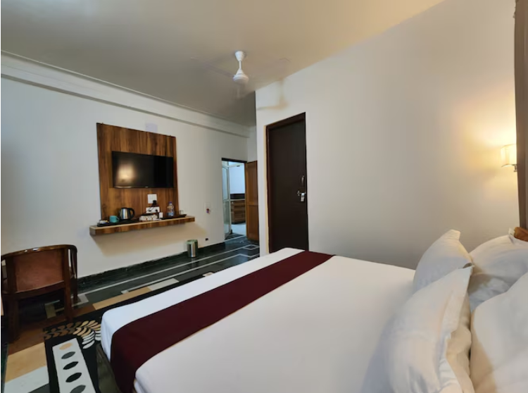 Deluxe Room with Kitchen