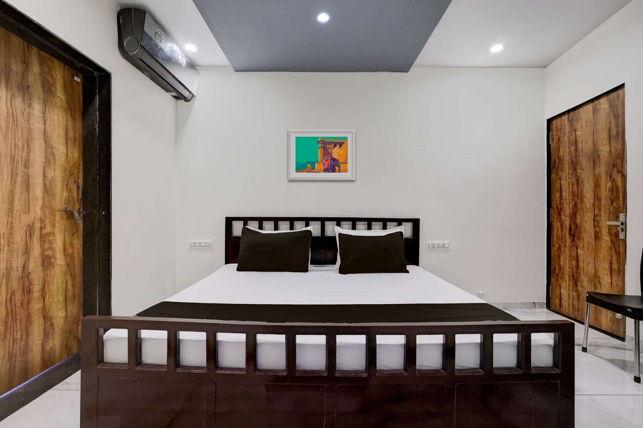 Hotel Ambika, Vadodara Semi Deluxe Room 2