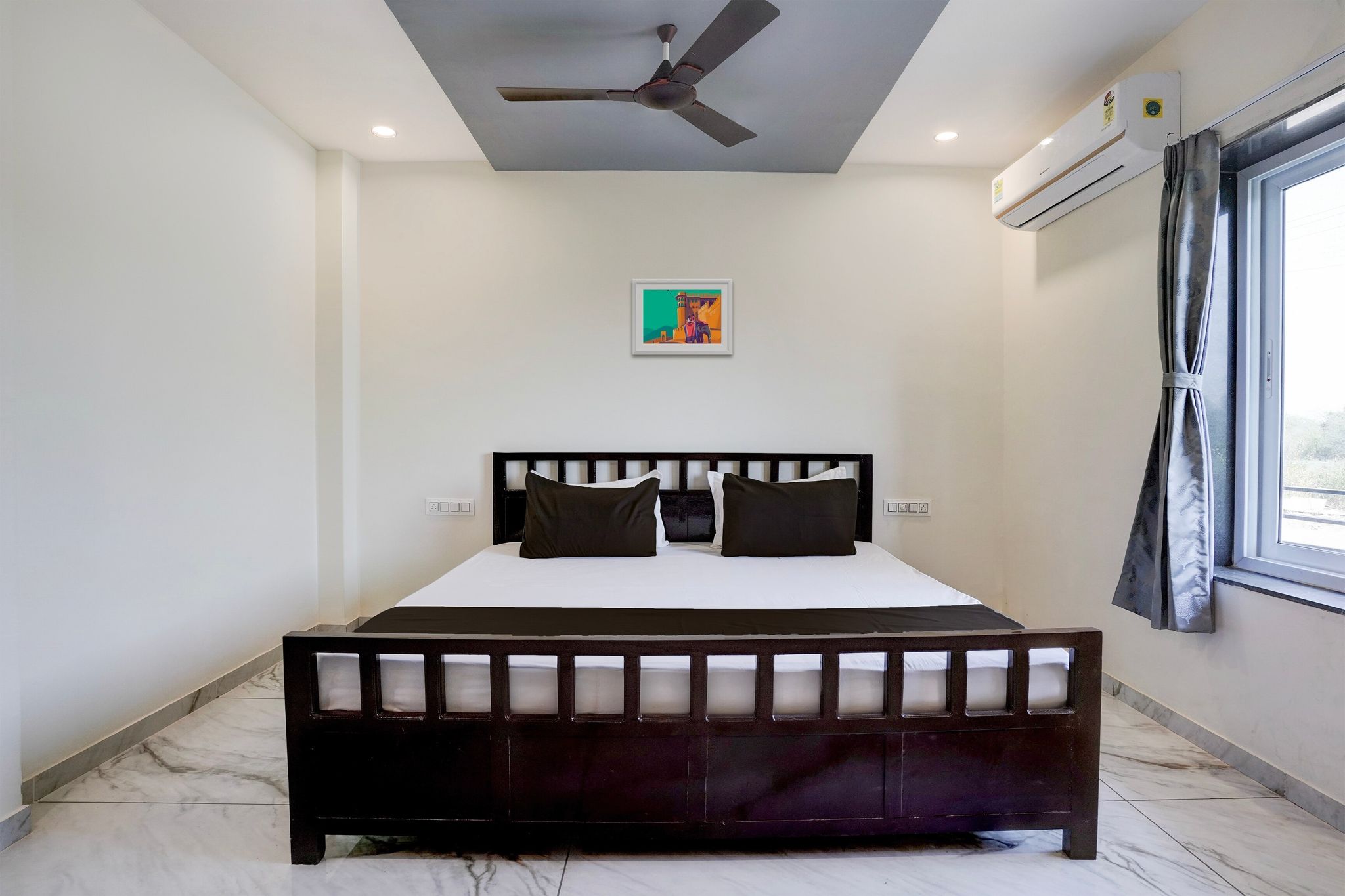 Hotel Ambika, Vadodara Semi Deluxe Room 10