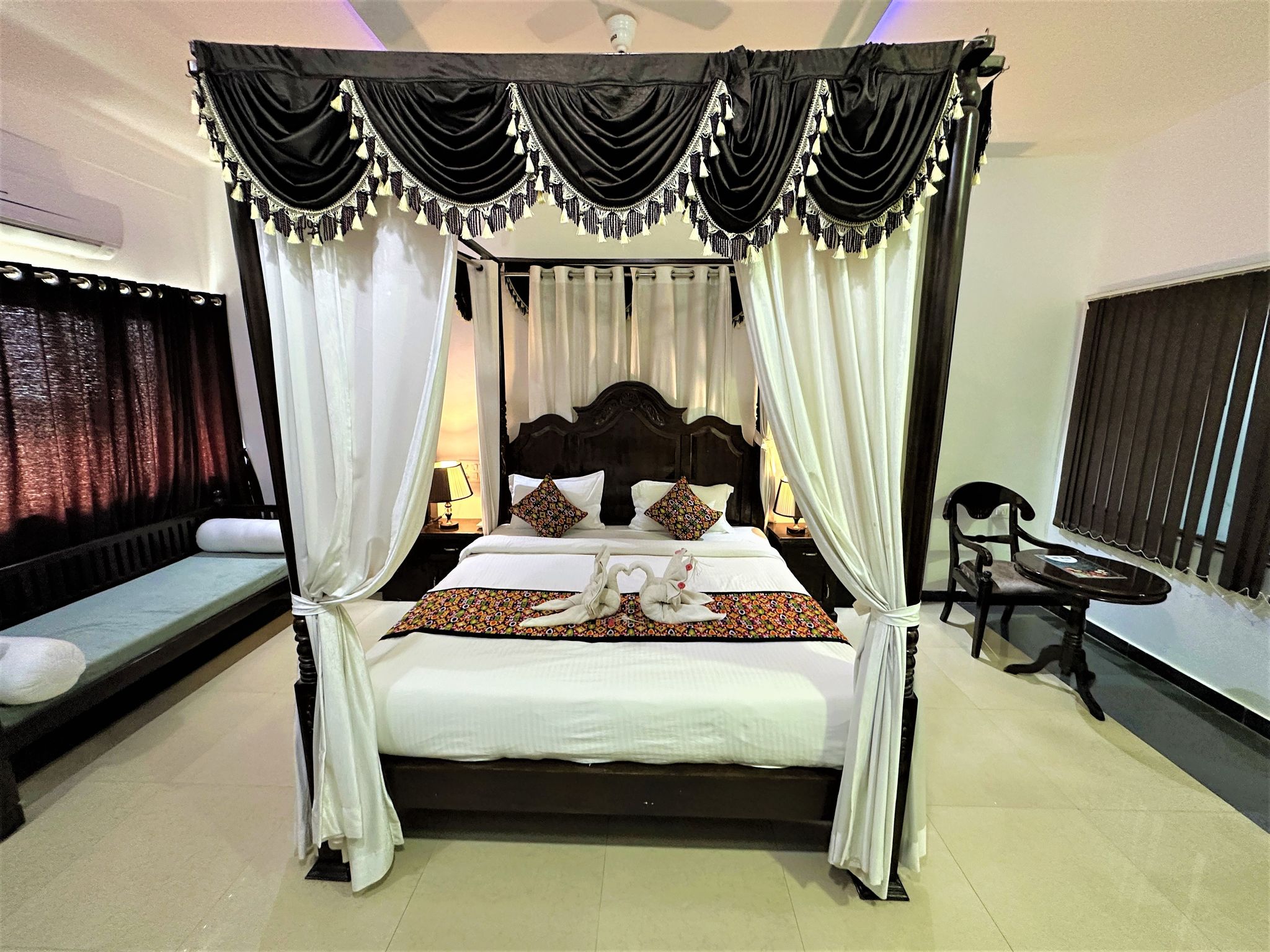 Royal Suite with bathtub