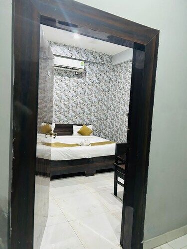 Hotel Urban Nest Deluxe Room 3