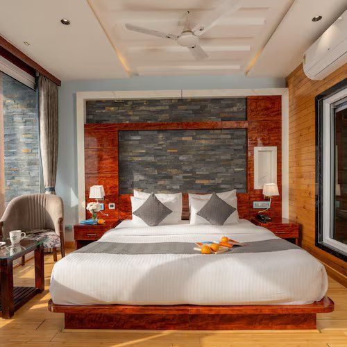 King Room With Balcony and Jacuzzi