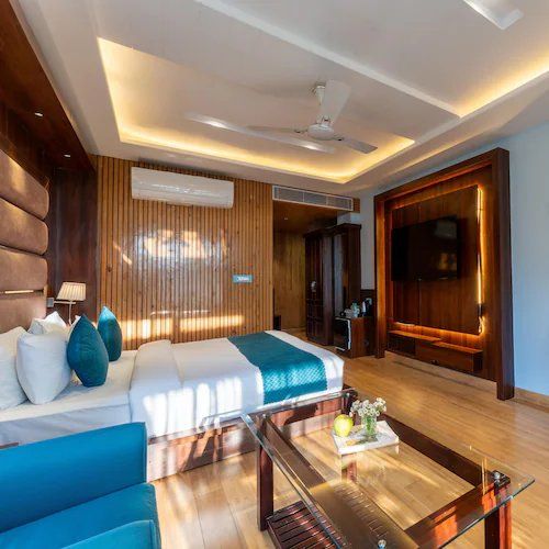 Deluxe Room With Balcony and Jacuzzi