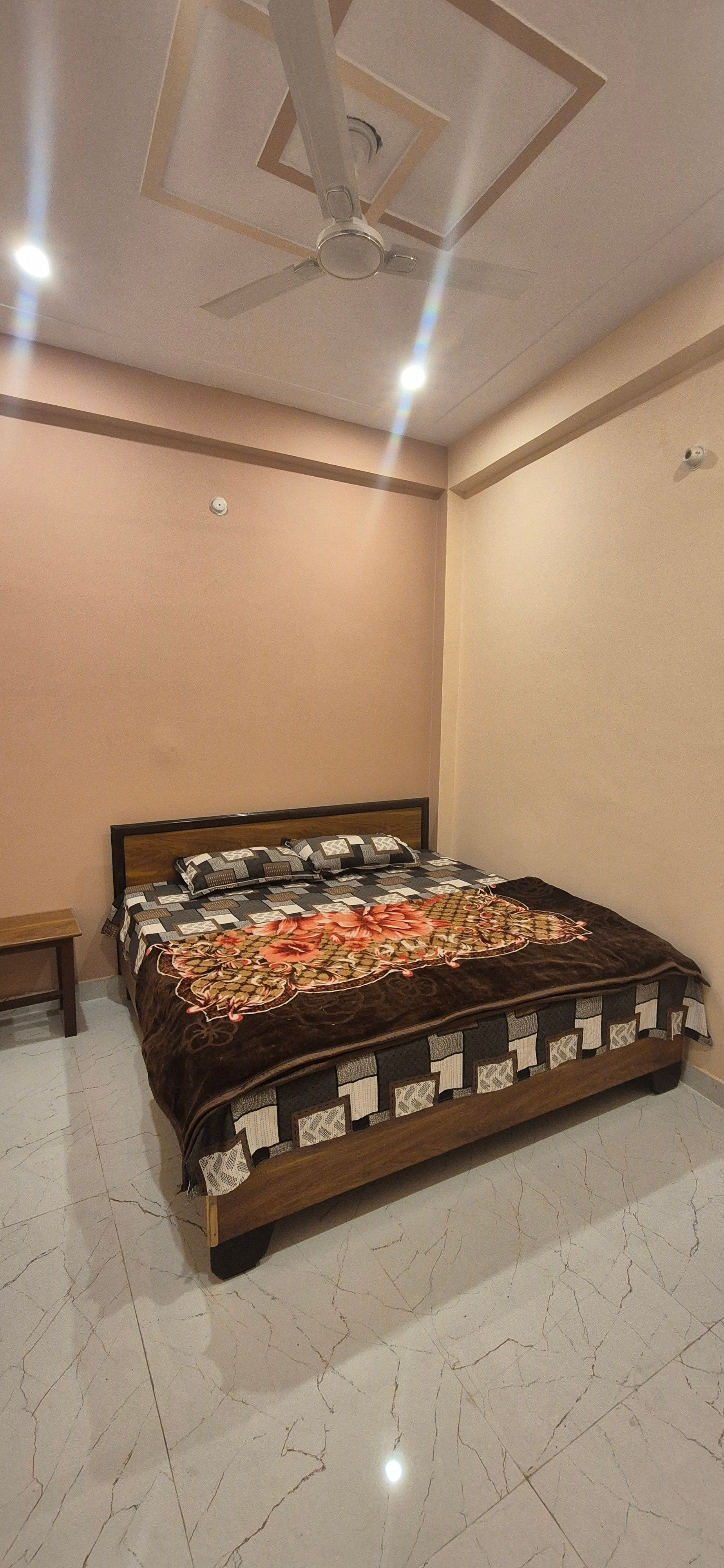 Hotel Shyam Villa Deluxe Room 3