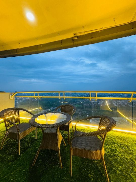 Dimerro Stays Supernova