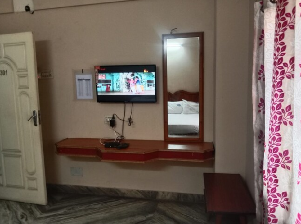 Madhu Shini AC Boarding and Lodging Budget Double Room NON AC 2