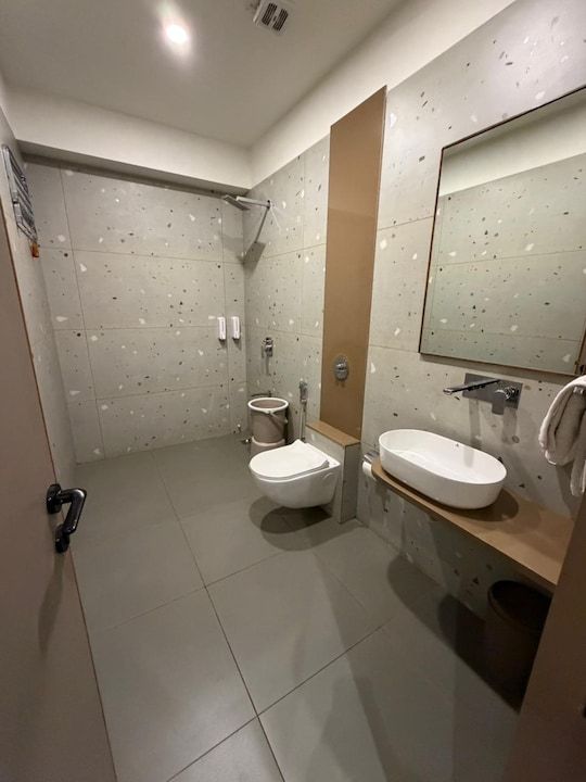 Euphoria The Fine Dine Deluxe room 2