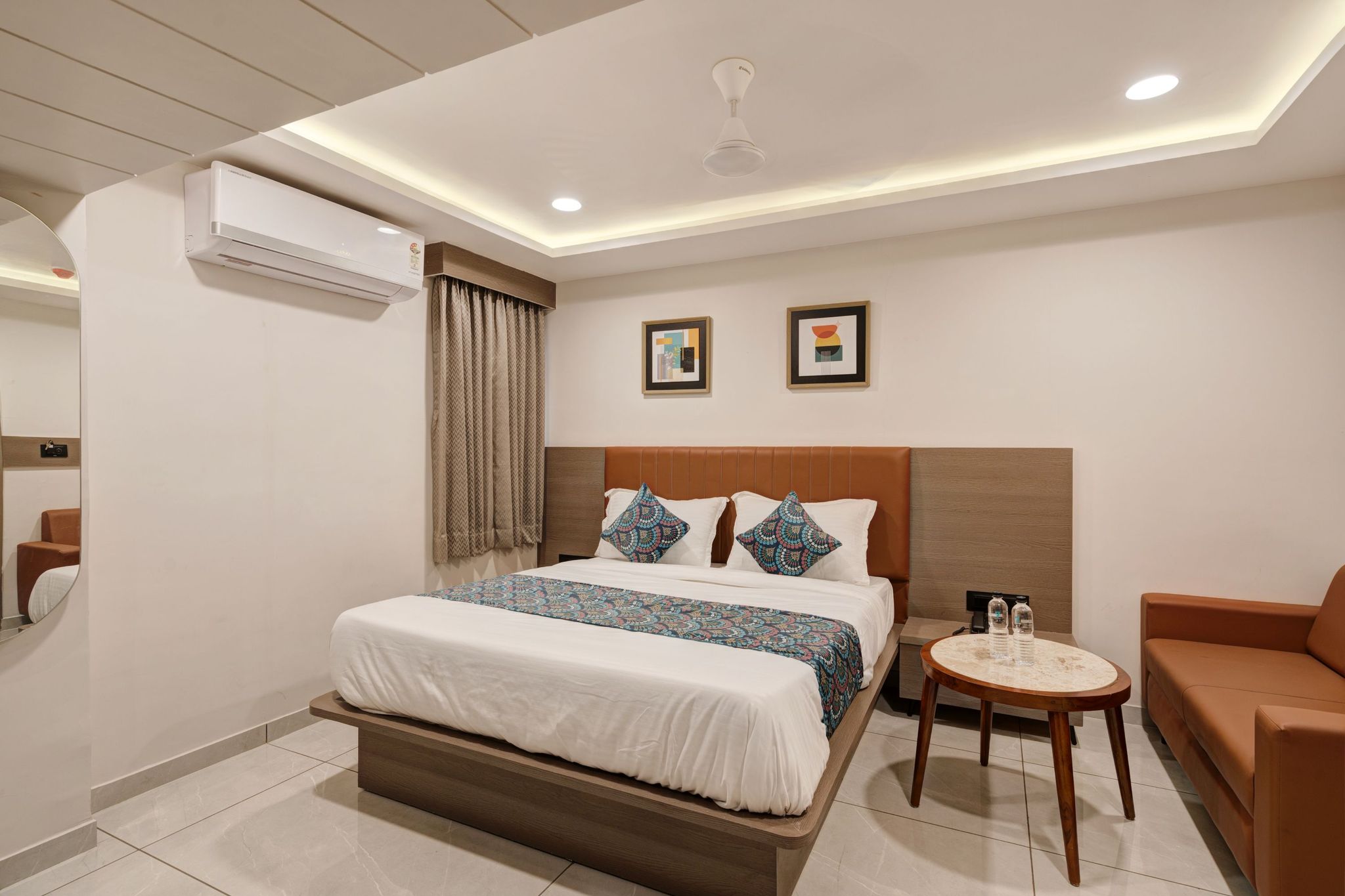 Suite Room With Bathtub