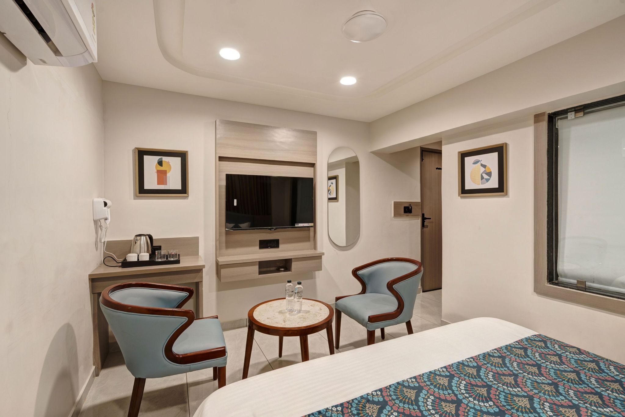 Suite Room With Bathtub