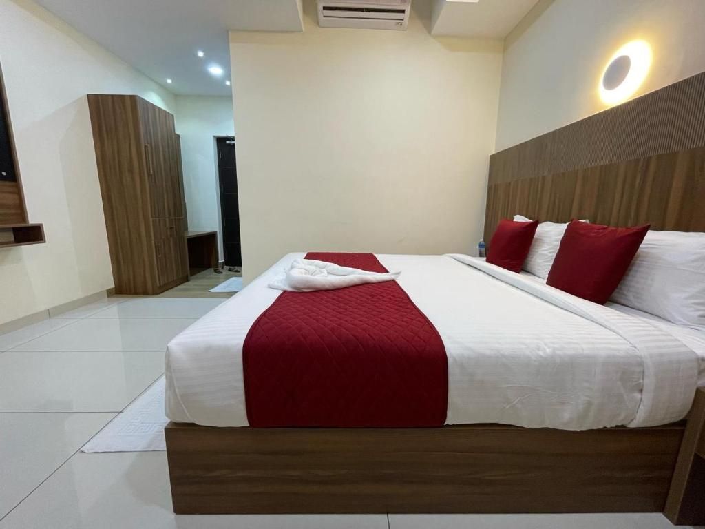 Hotel Deepakam Inn Executive Deluxe Room