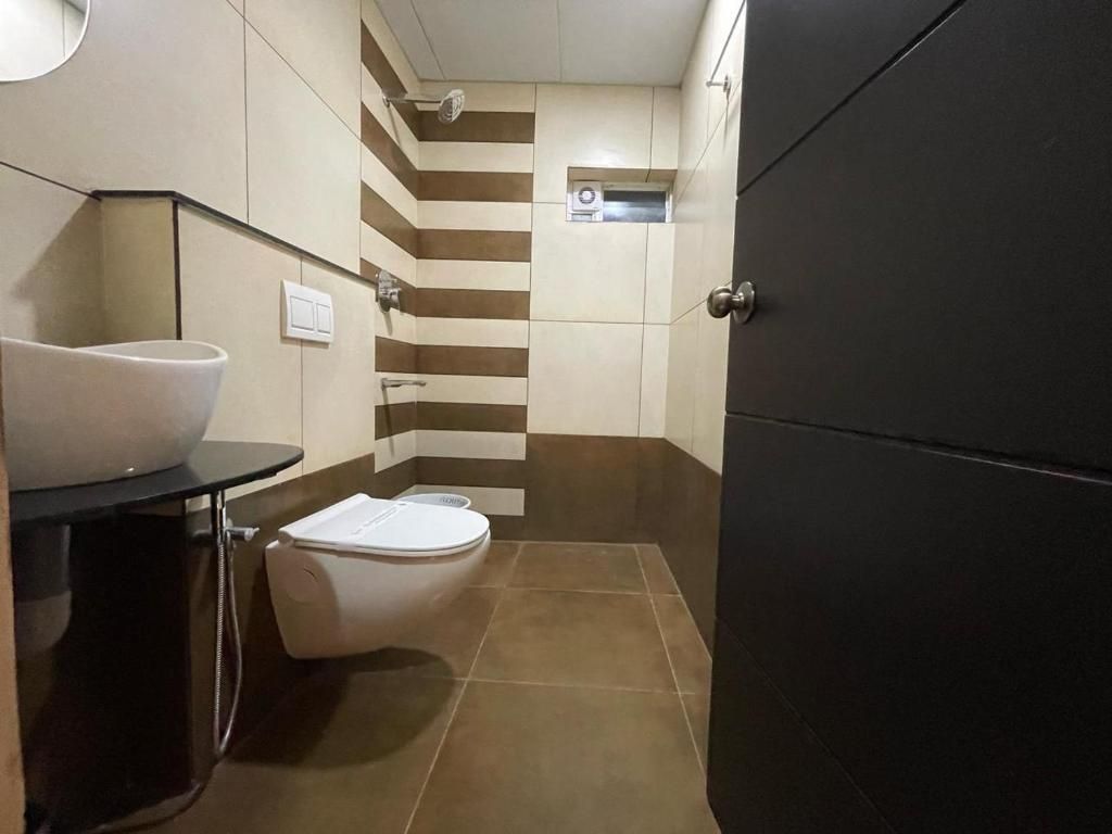 Hotel Deepakam Inn Executive Deluxe Room 5