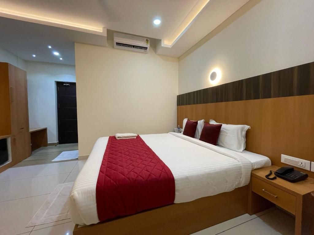 Hotel Deepakam Inn Executive Deluxe Room 4